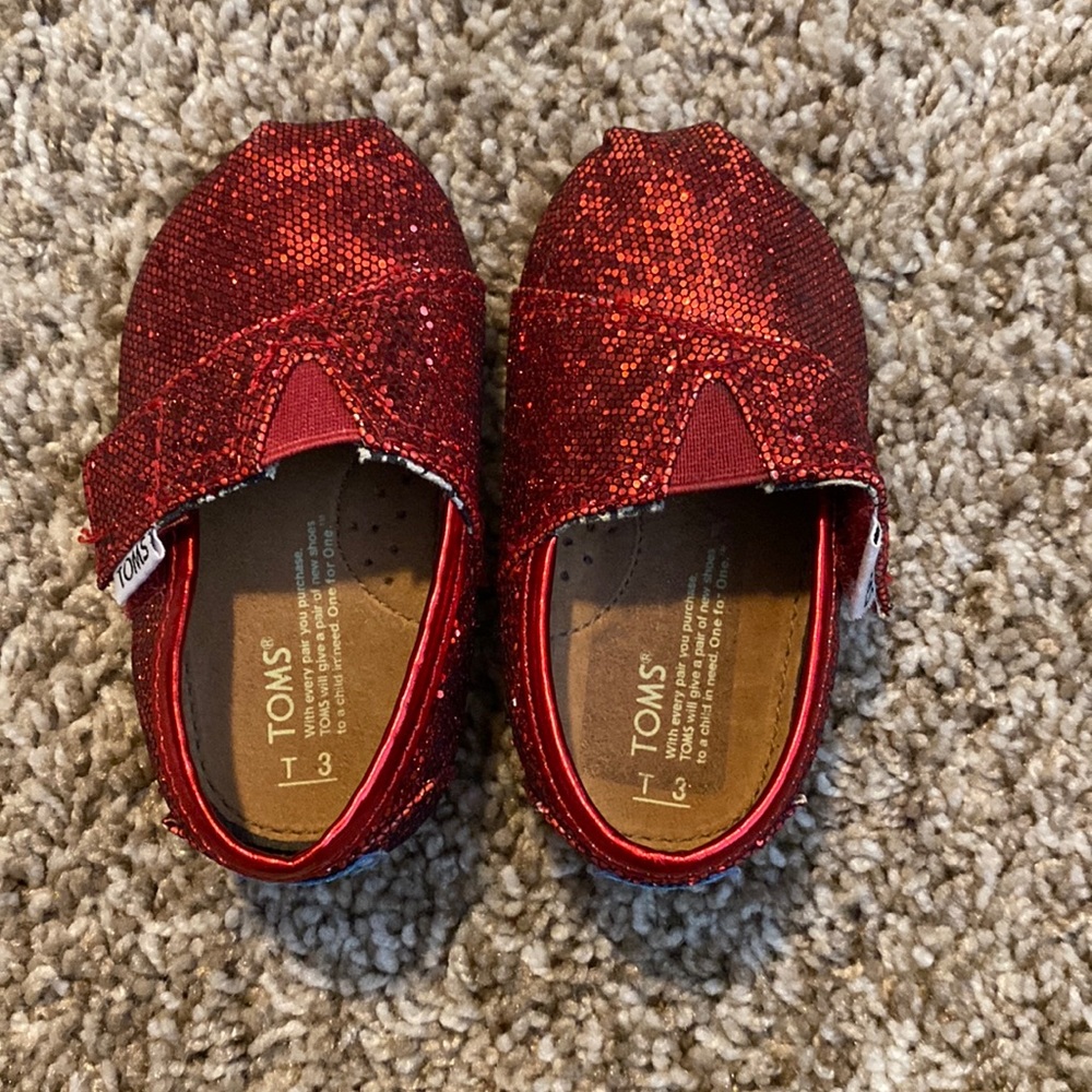 Toms red sparkle baby shoe